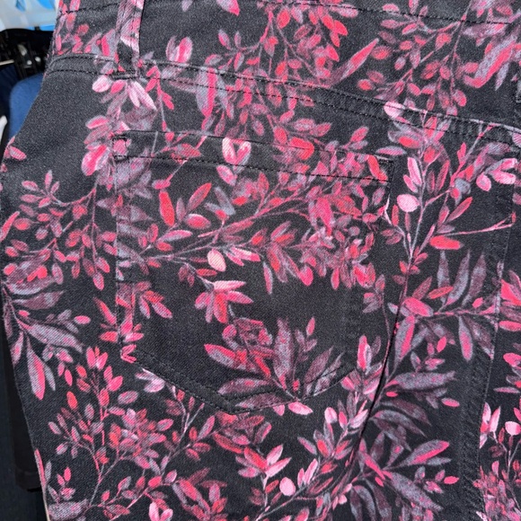 Floral Jeans - Picture 4 of 5